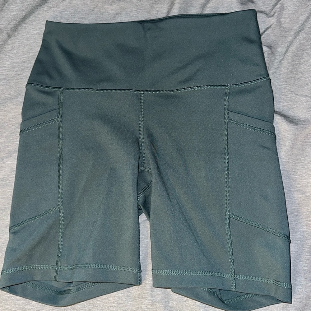 YOGALICIOUS 7in shorts with pockets